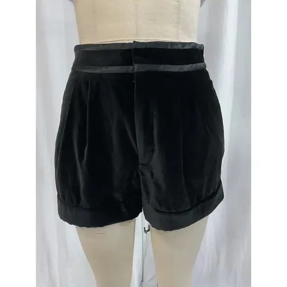 Alice + Olivia 'Conry' Black Piped Wb Short Size 4